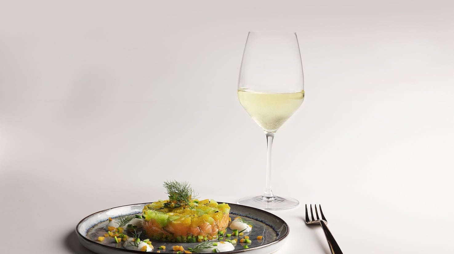 Salmon tartare, fruit and vegetable tartare with basil yoghurt dressing