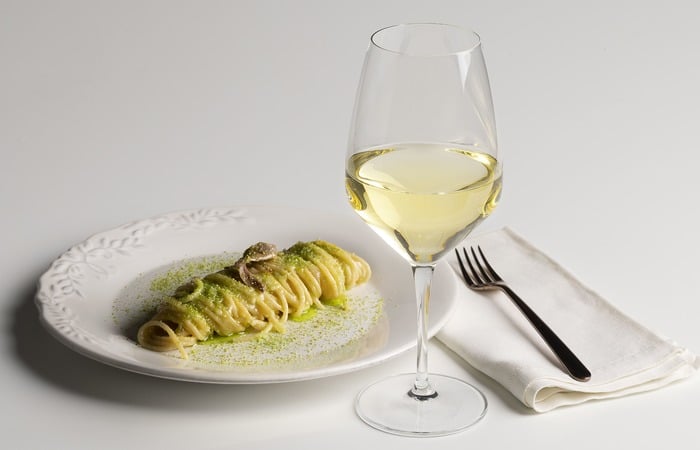 Spaghetti with bread, butter and anchovies
