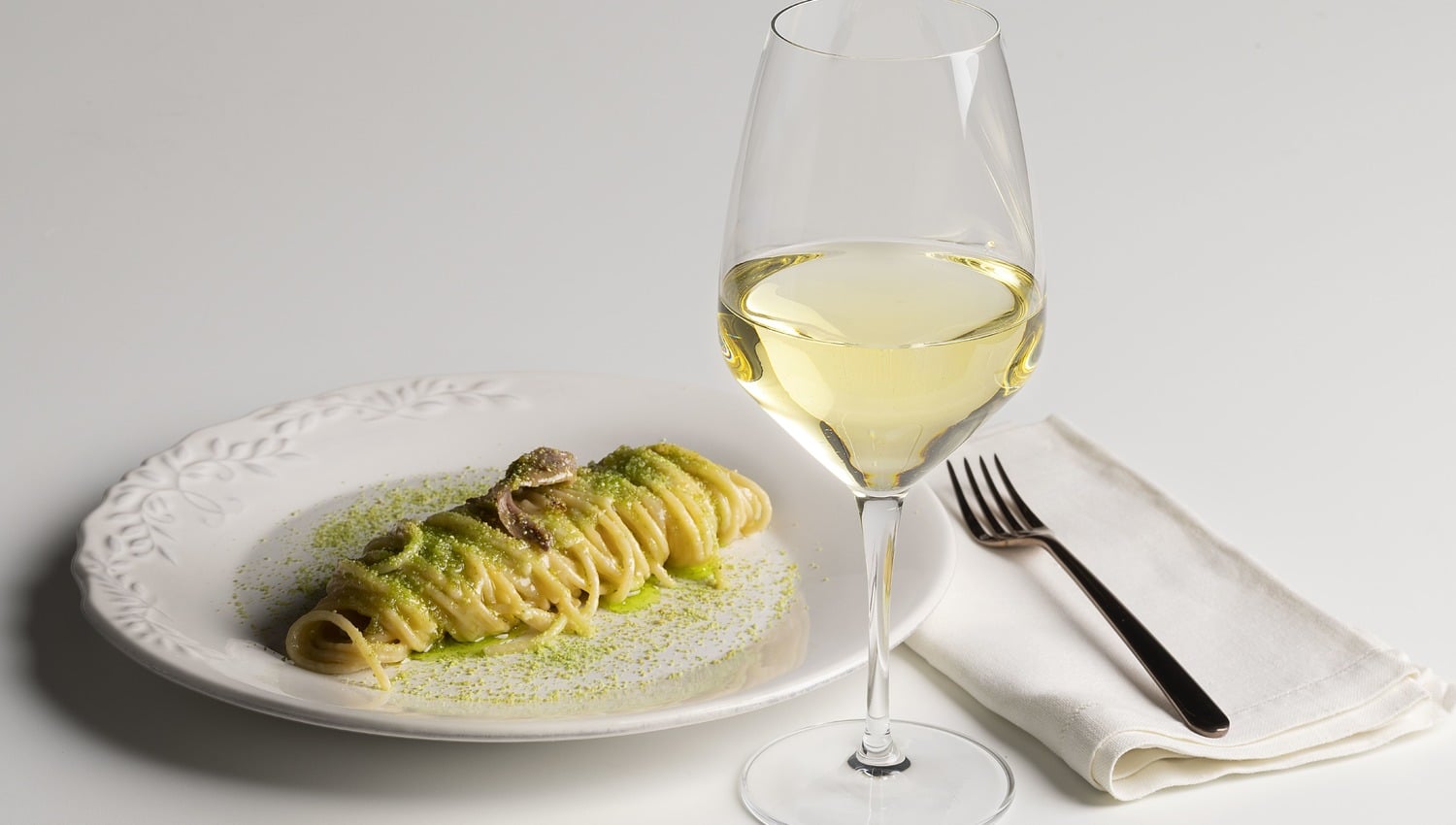 Spaghetti with bread, butter and anchovies