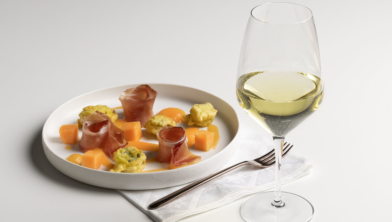 Melon purée with Speck and Roquefort croquettes