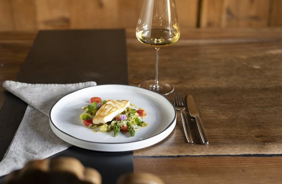 Turbot fillet on green asparagus and sauce Vierge ©IDM/Alto Adige Wine/Marion Lafogler