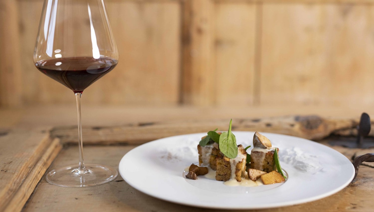 Souffléed herb dumplings with stuffed savoy cabbage ©IDM/Alto Adige Wine/Marion Lafogler