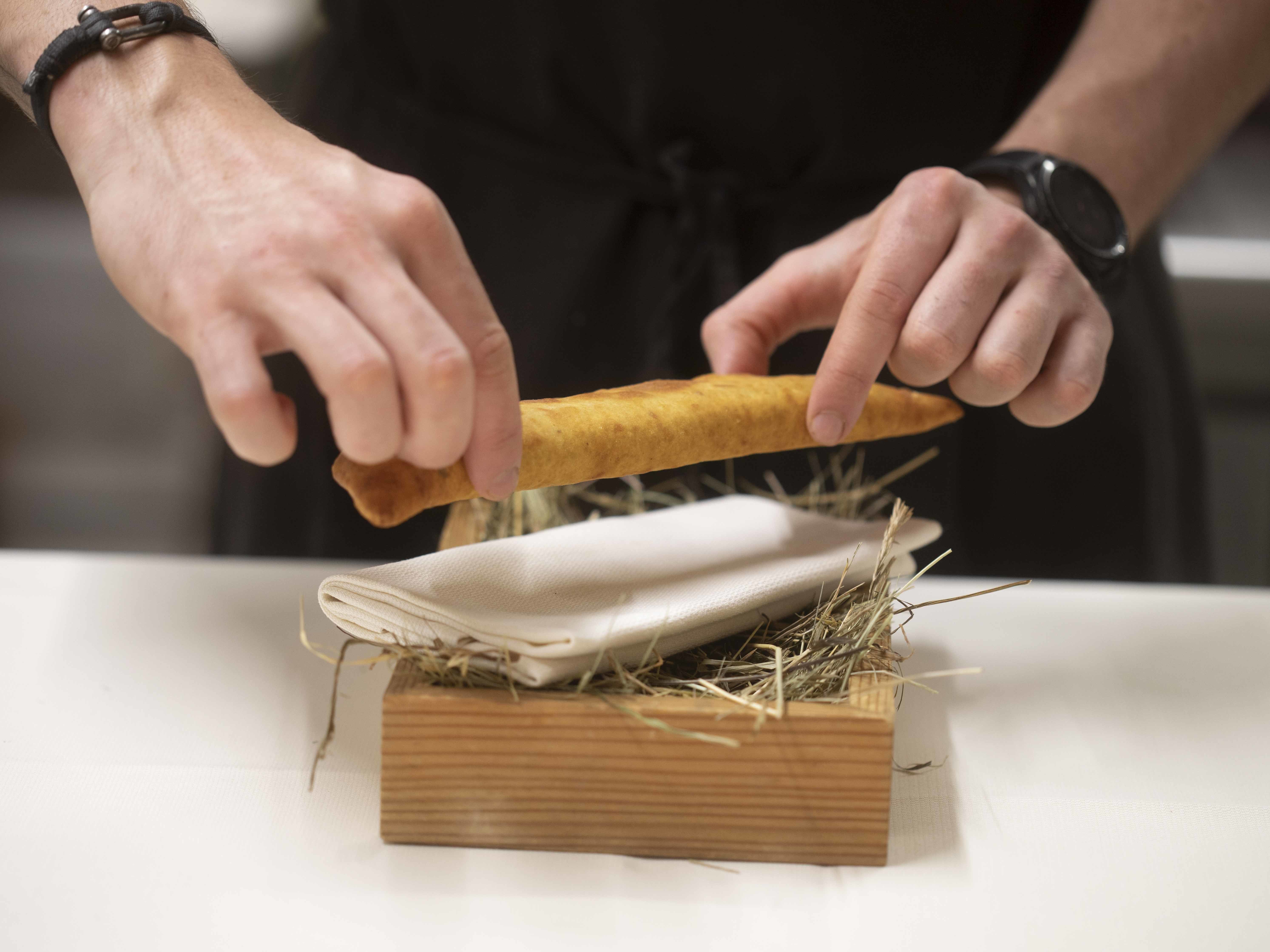 The Villandro doughnuts are served ©IDM/Alto Adige Wine/Marion Lafogler