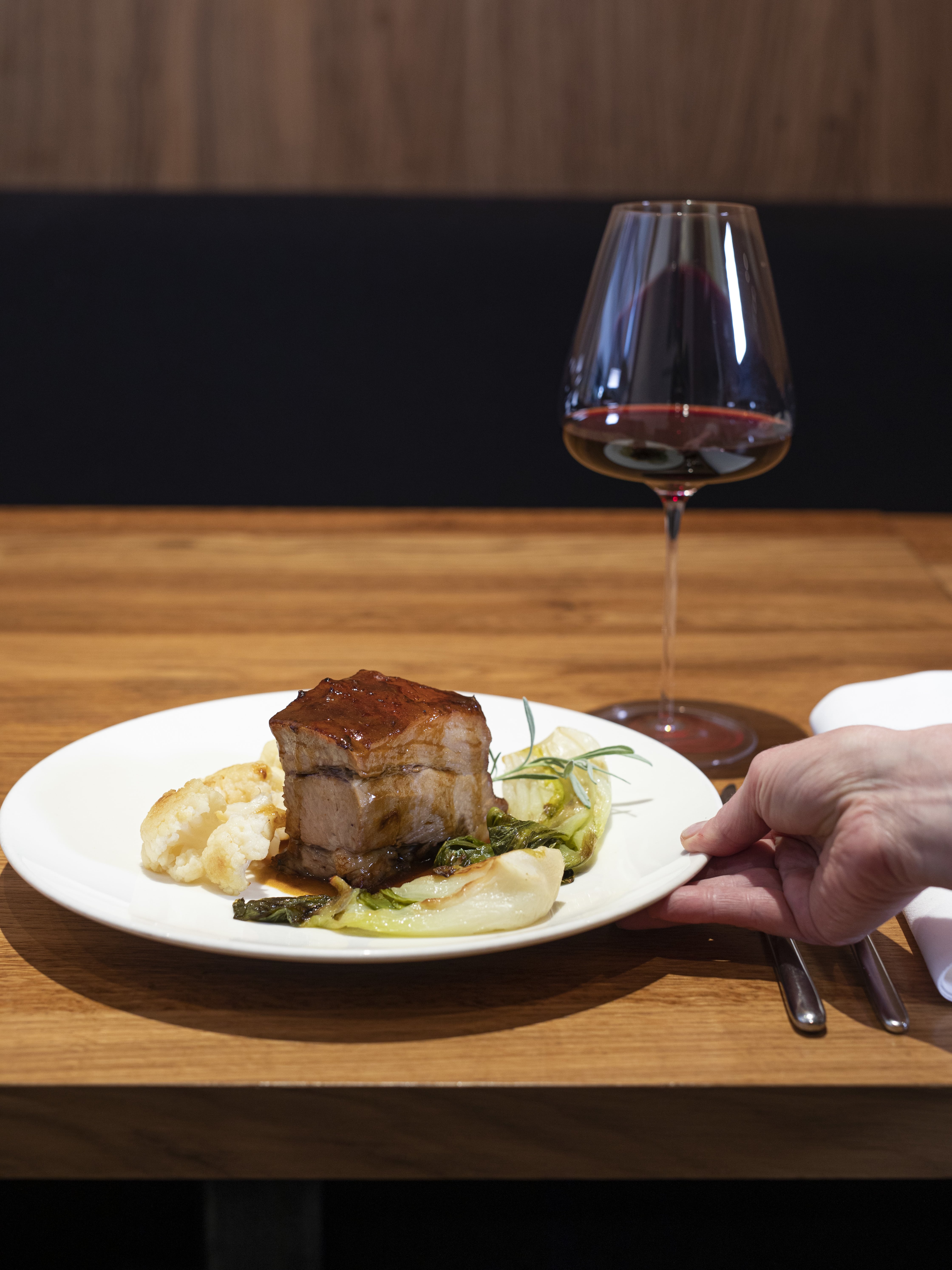 The dish Breast of veal alla fornara is served ©IDM/Alto Adige Wine/Marion Lafogler