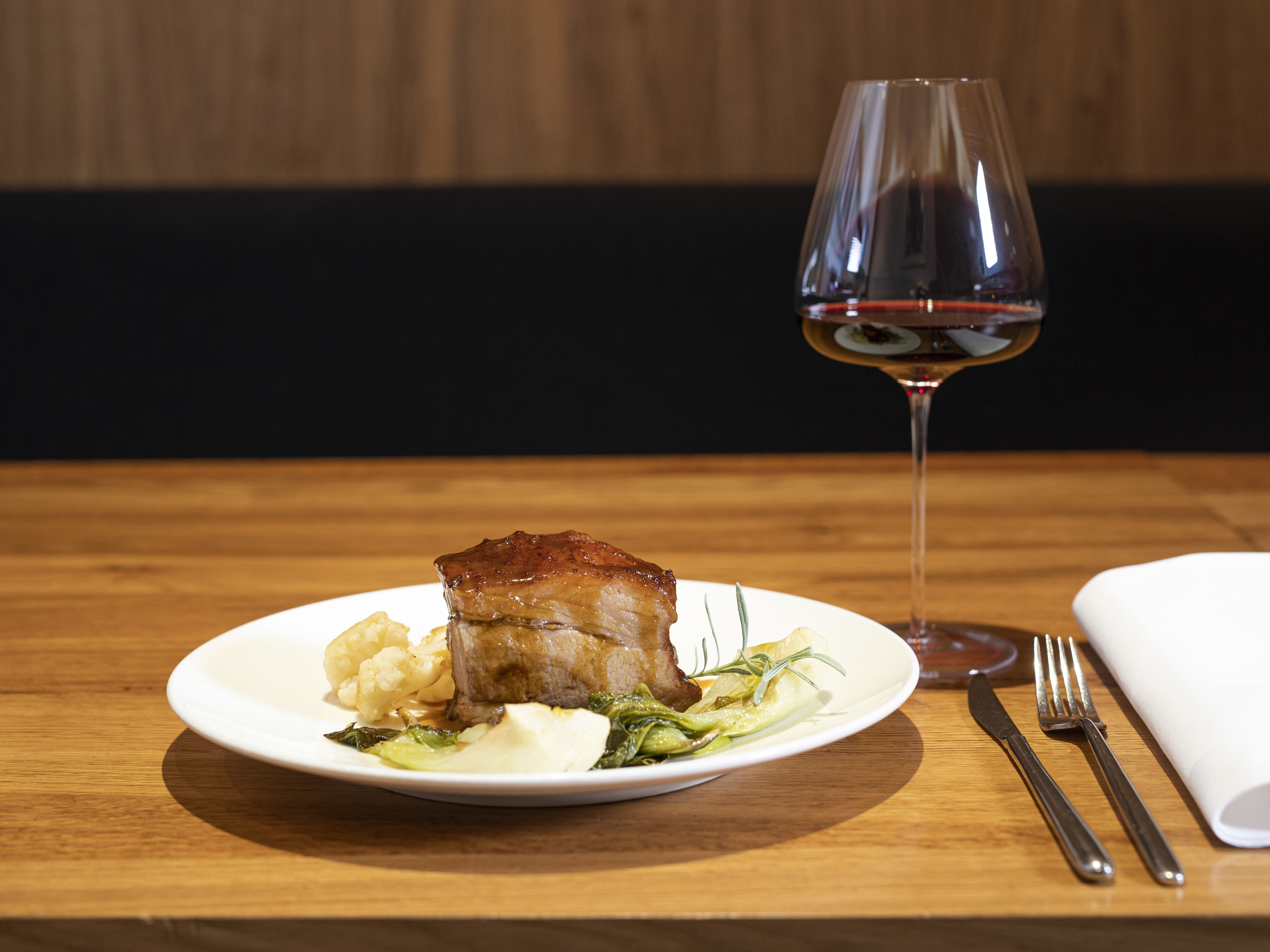 The dish Breast of veal alla fornara is served ©IDM/Alto Adige Wine/Marion Lafogler